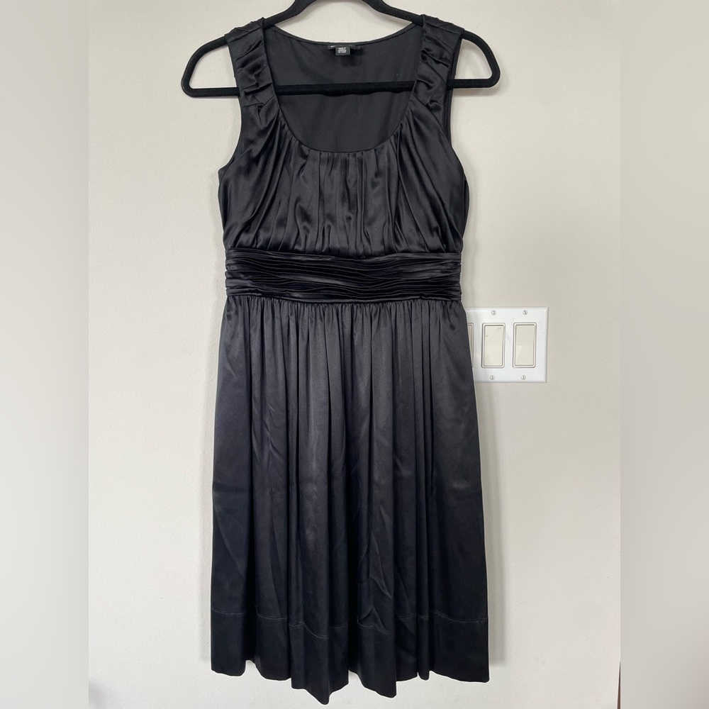 DKNY Women's Sleeveless Dress 94% Silk Black Size 4 Very New backless